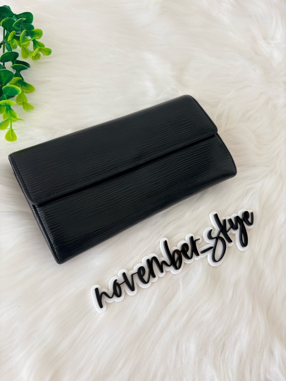 Louis Vuitton Black Epi Sarah Wallet - Picture 4 of 10